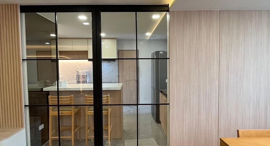 For rent 3 bedrooms condo in Khlong Toei, Bangkok