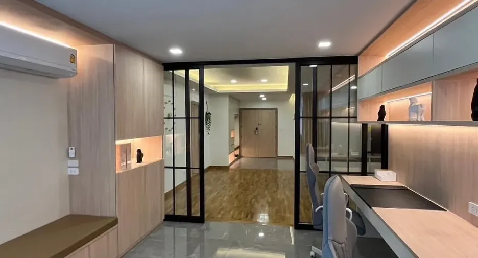 For rent 3 bedrooms condo in Khlong Toei, Bangkok
