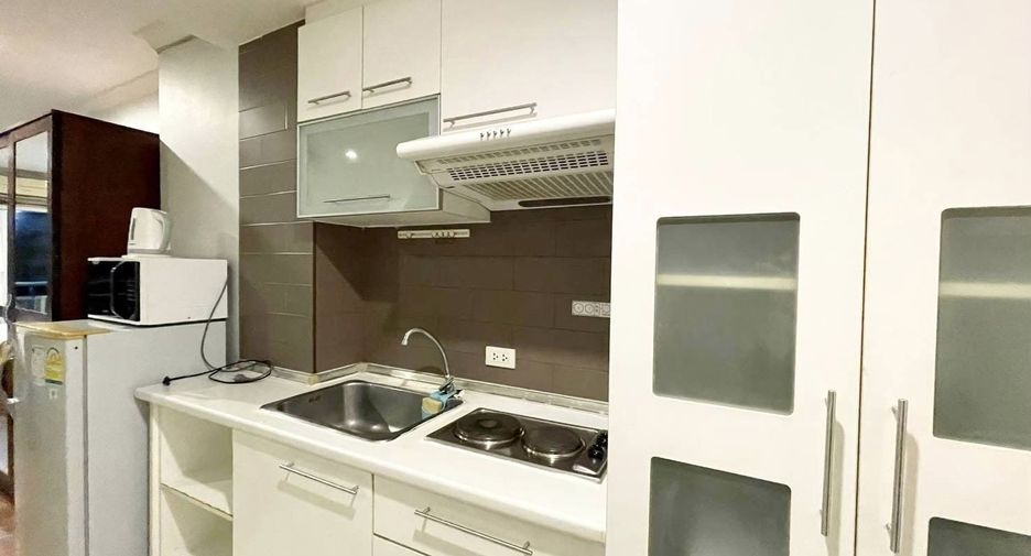 Wohnung zur Miete mit Studio in Watthana, Bangkok