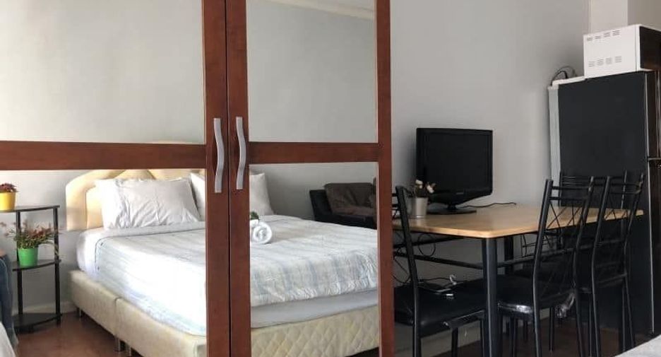 Wohnung zur Miete mit Studio in Watthana, Bangkok