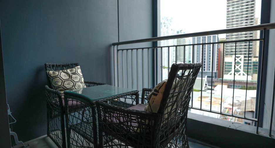 For rent 3 bedrooms condo in Khlong Toei, Bangkok