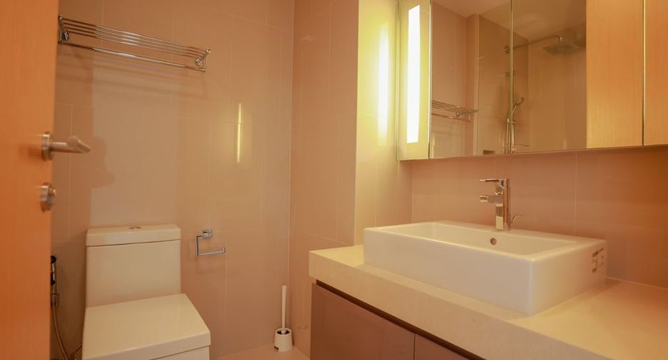 For rent 3 bedrooms condo in Khlong Toei, Bangkok