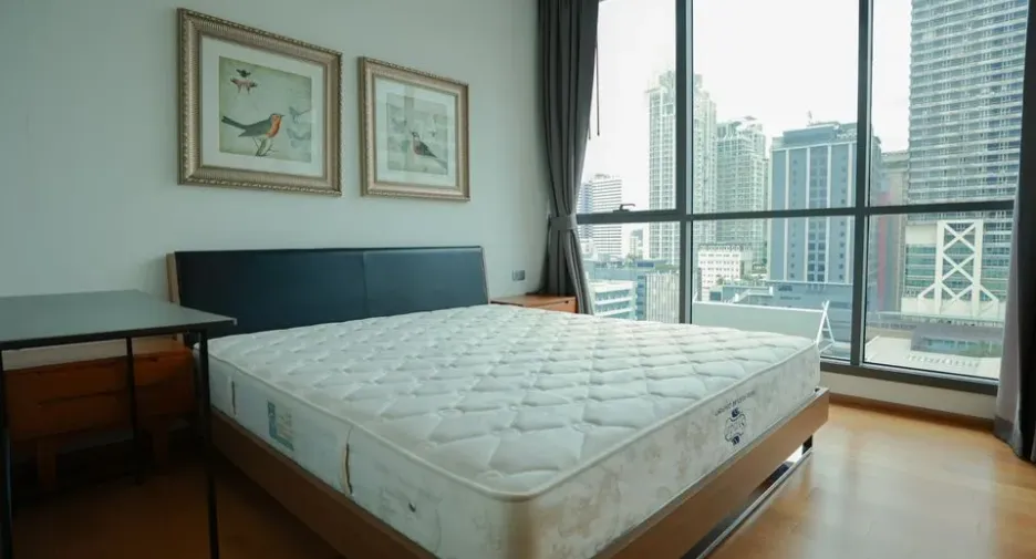 For rent 3 bedrooms condo in Khlong Toei, Bangkok