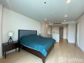 For rent 3 bedrooms condo in Yan Nawa, Bangkok