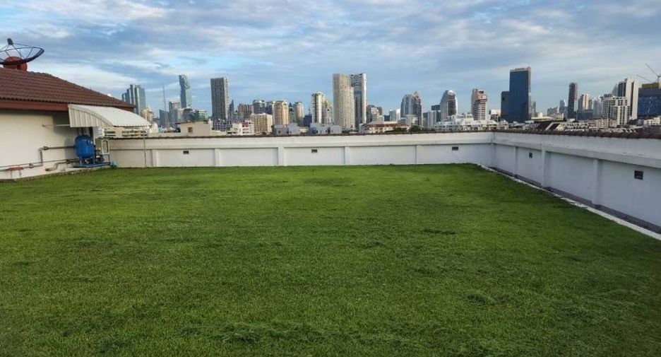 For rent 3 bedrooms apartment in Yan Nawa, Bangkok