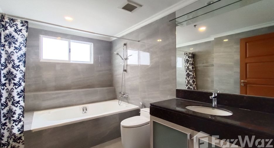 For rent 2 bedrooms condo in Khlong Toei, Bangkok