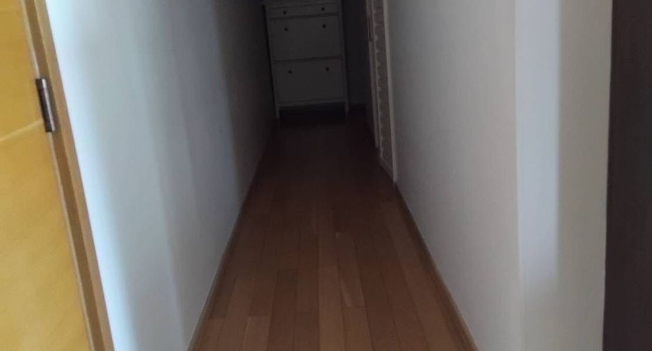 For rent 3 bedrooms condo in Pathum Wan, Bangkok