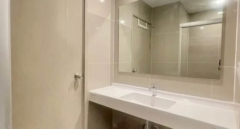 For rent studio condo in Huai Khwang, Bangkok