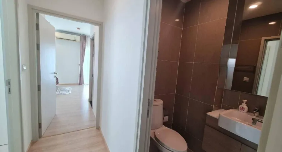 For rent 2 bedrooms condo in Huai Khwang, Bangkok