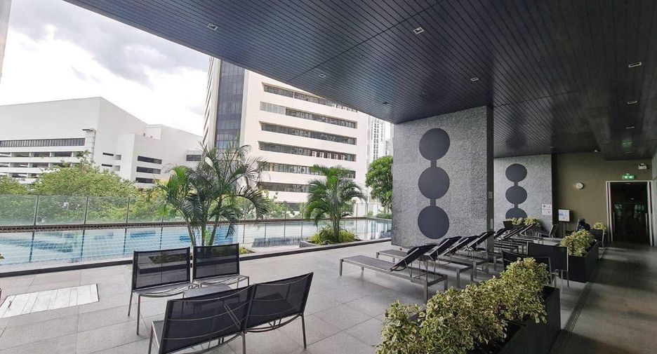 For rent 2 bedrooms condo in Huai Khwang, Bangkok