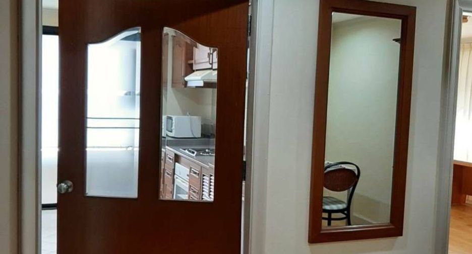 For rent 2 bedrooms apartment in Khlong Toei, Bangkok