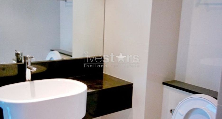 For rent 2 bedrooms condo in Watthana, Bangkok