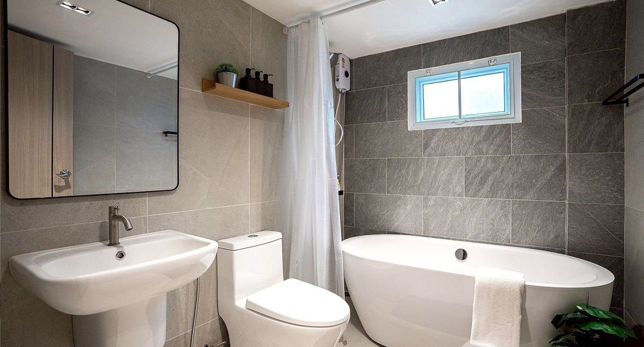 Haus zur Miete mit 3 Zimmer in Huai Khwang, Bangkok