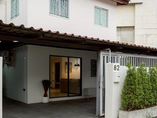 Haus zur Miete mit 3 Zimmer in Huai Khwang, Bangkok