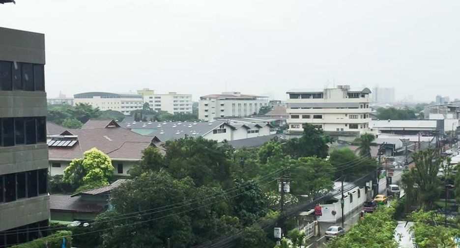 For rent 1 bed condo in Phra Khanong, Bangkok