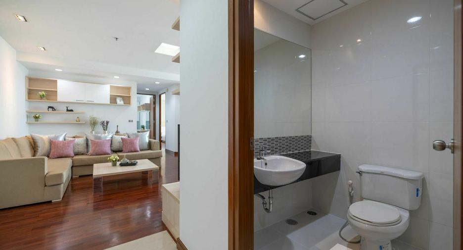 For rent 2 bedrooms condo in Khlong Toei, Bangkok