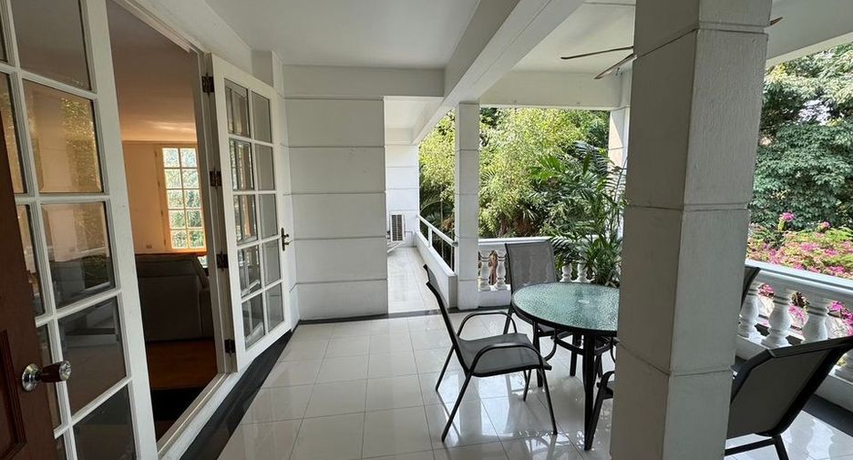 For rent 2 bedrooms apartment in Yan Nawa, Bangkok