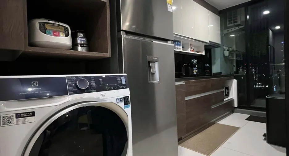 For rent 2 bedrooms condo in Khlong San, Bangkok