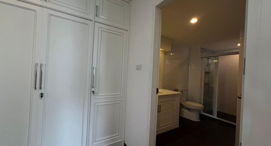 Condo en alquiler de 3 habitaciones en Khlong Toei, Bangkok