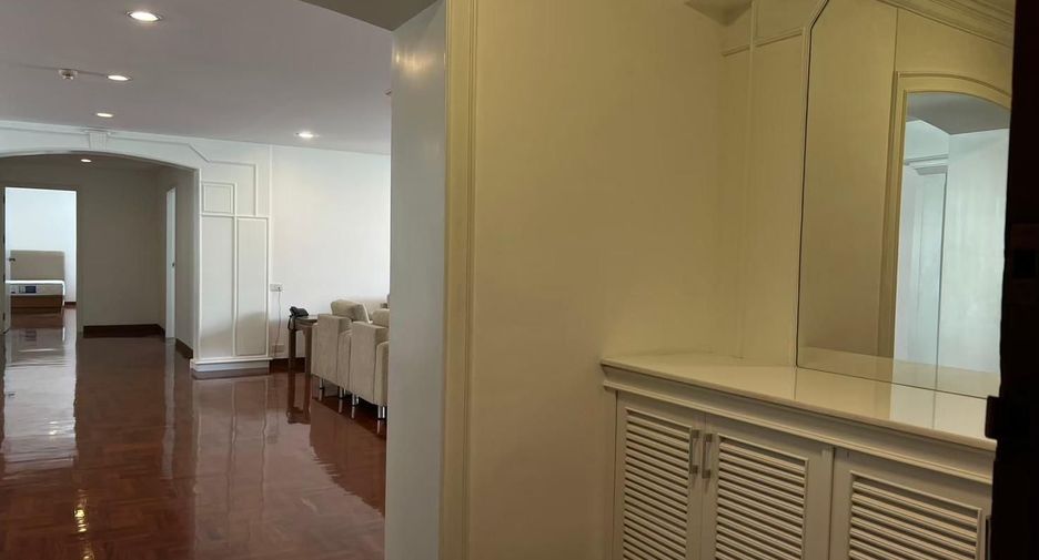 Condo en alquiler de 3 habitaciones en Khlong Toei, Bangkok