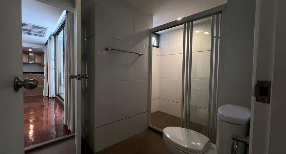 Condo en alquiler de 3 habitaciones en Khlong Toei, Bangkok