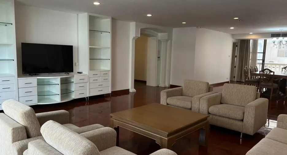 Condo en alquiler de 3 habitaciones en Khlong Toei, Bangkok