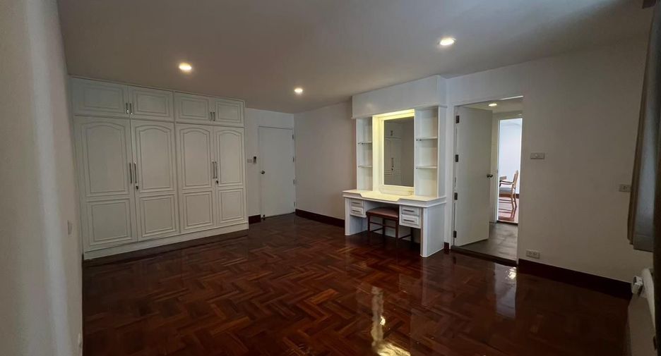 Condo en alquiler de 3 habitaciones en Khlong Toei, Bangkok