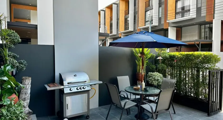 Casa en alquiler de 3 habitaciones en Suan Luang, Bangkok
