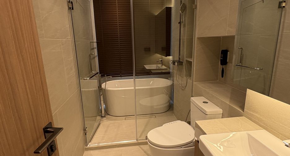 For rent 2 bedrooms apartment in Watthana, Bangkok