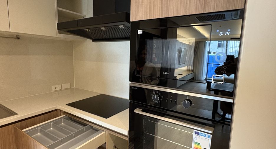 For rent 2 bedrooms apartment in Watthana, Bangkok