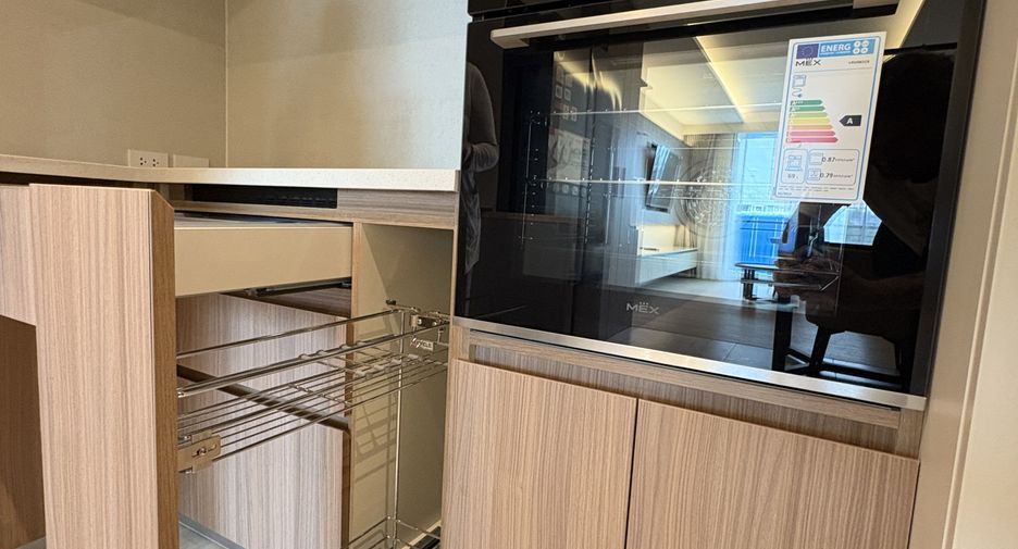 For rent 2 bedrooms apartment in Watthana, Bangkok