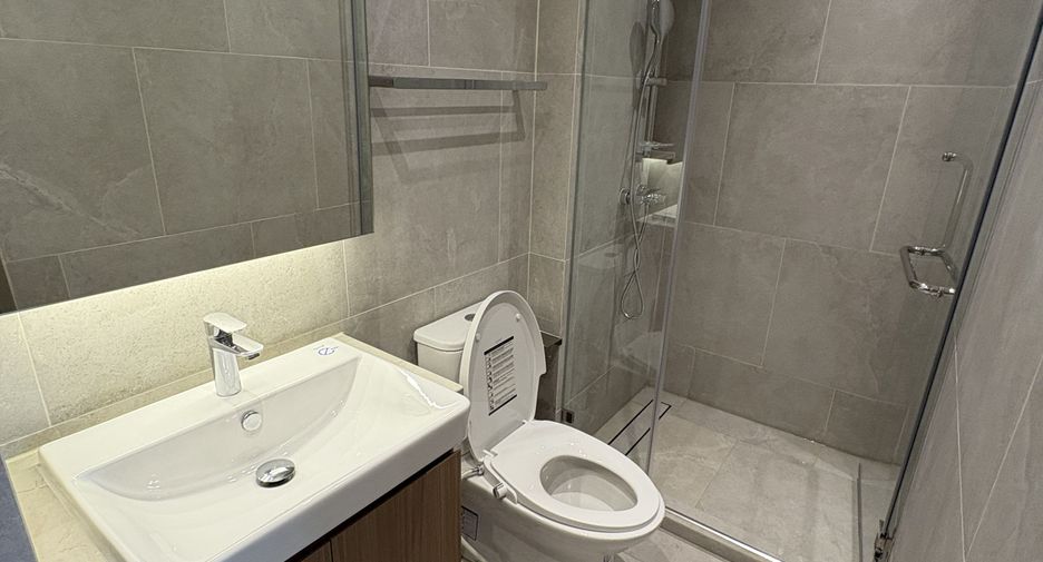 For rent 2 bedrooms apartment in Watthana, Bangkok