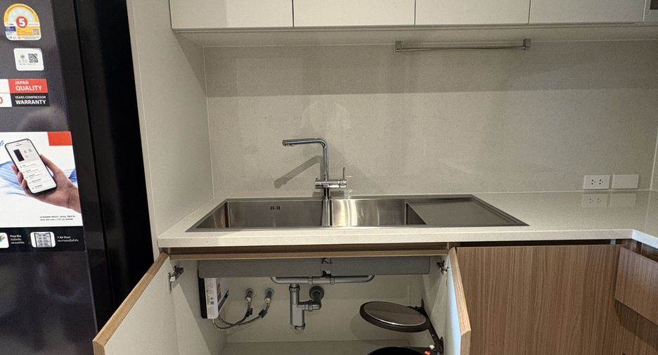 For rent 2 bedrooms apartment in Watthana, Bangkok