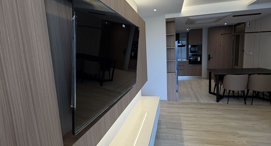 For rent 2 bedrooms apartment in Watthana, Bangkok