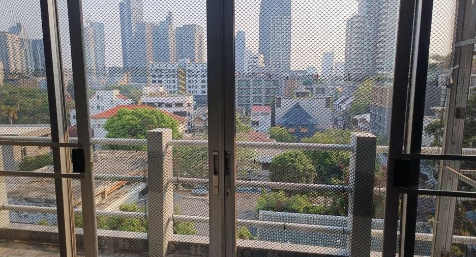 For rent 2 bedrooms condo in Watthana, Bangkok