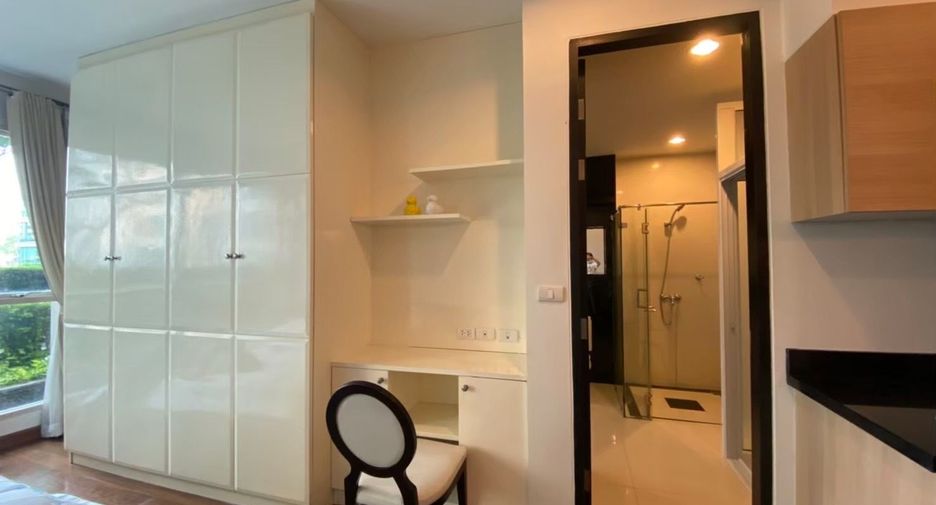 For rent studio condo in Pathum Wan, Bangkok
