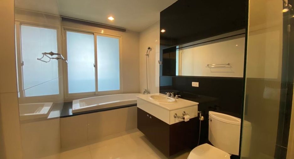 For rent studio condo in Pathum Wan, Bangkok