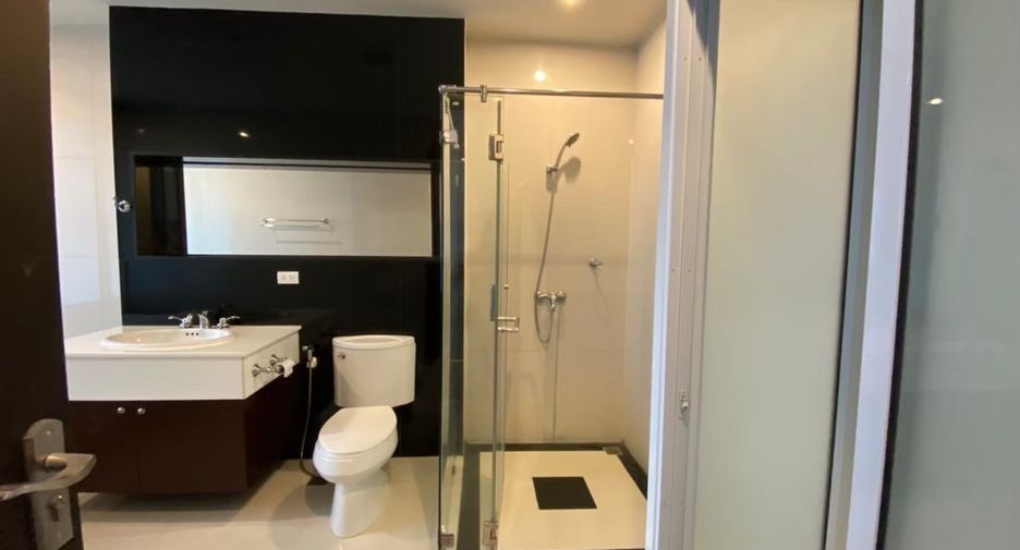For rent studio condo in Pathum Wan, Bangkok