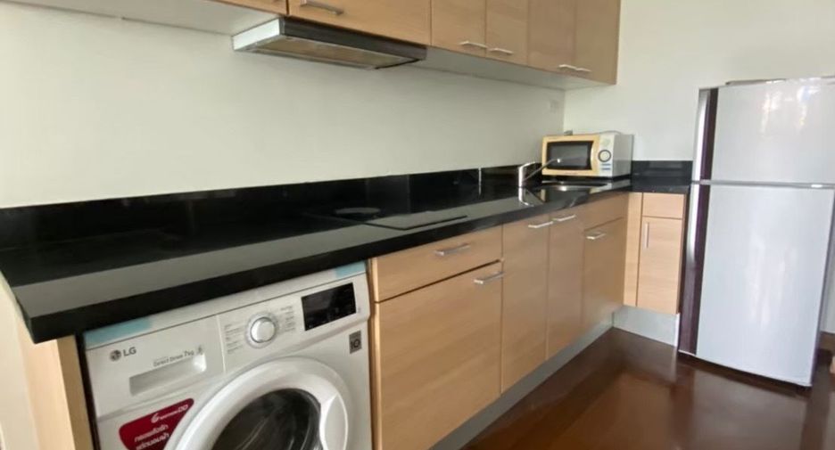 For rent studio condo in Pathum Wan, Bangkok