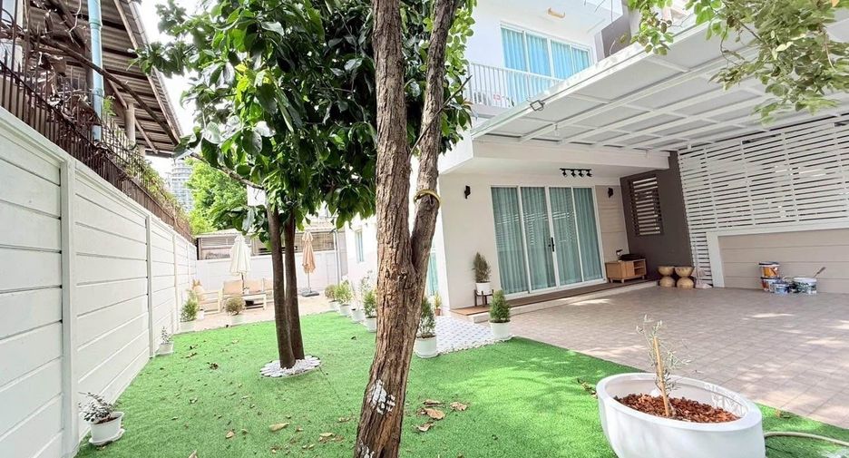 Casa en alquiler de 3 habitaciones en Chatuchak, Bangkok