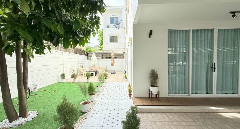 Casa en alquiler de 3 habitaciones en Chatuchak, Bangkok