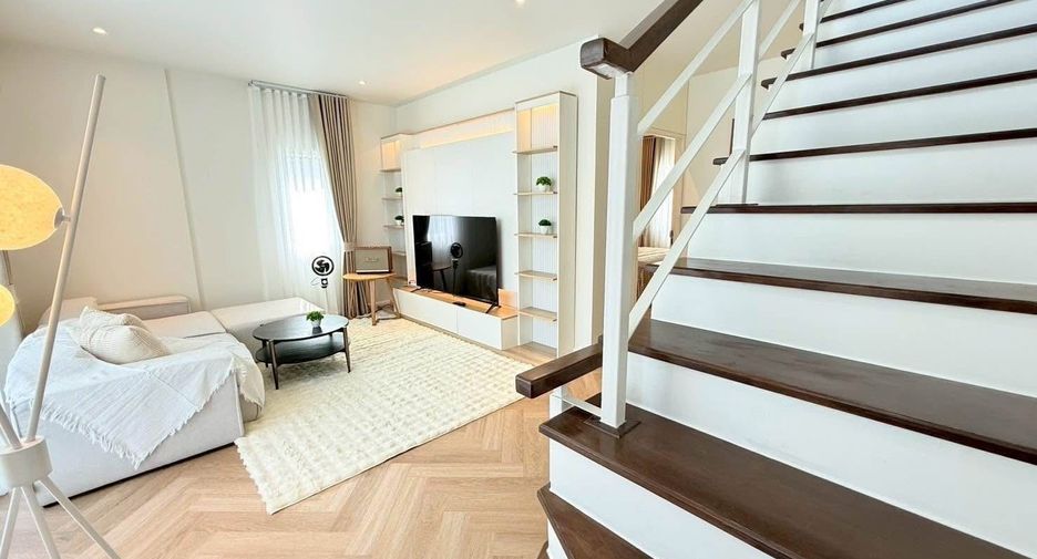 Casa en alquiler de 3 habitaciones en Chatuchak, Bangkok