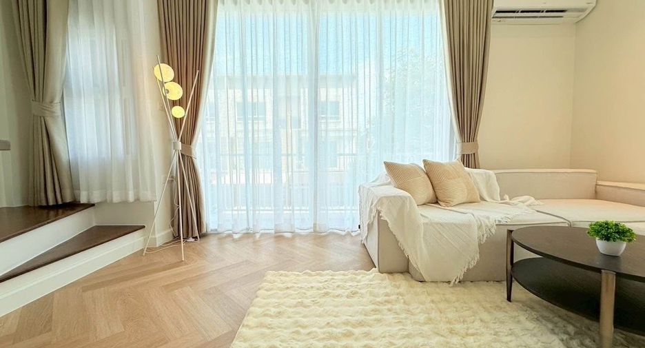 Casa en alquiler de 3 habitaciones en Chatuchak, Bangkok