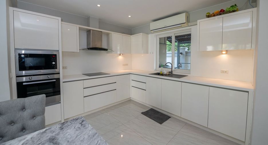 Casa en venta de 3 habitaciones en Bang Lamung, Chonburi