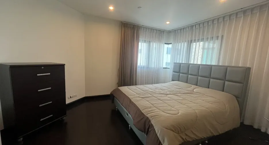 For rent 2 bedrooms condo in Sathon, Bangkok
