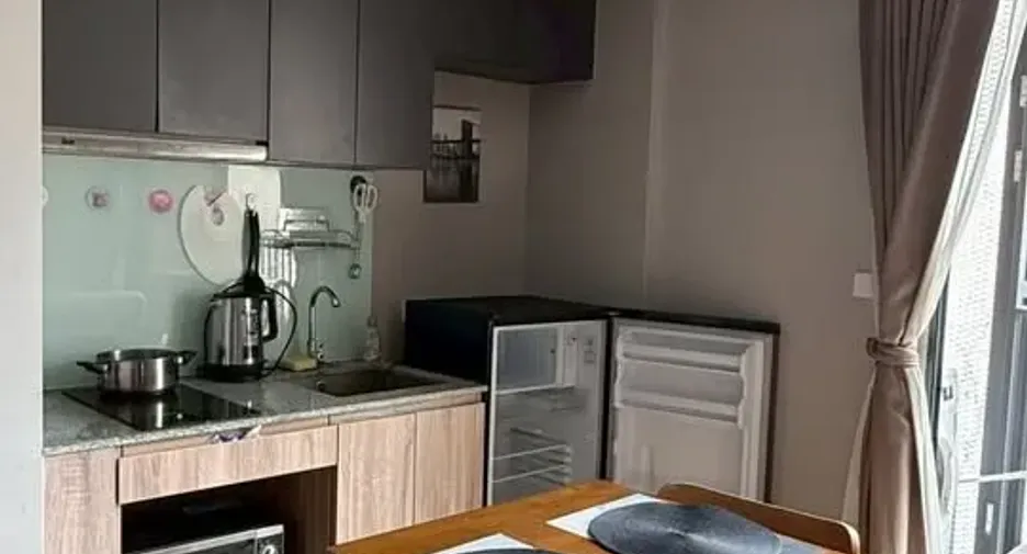 Wohnung zur Miete mit Studio in Sathon, Bangkok
