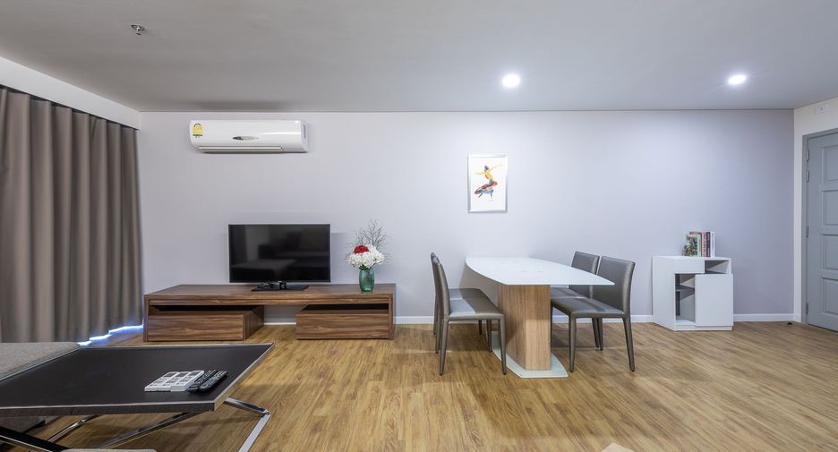 For rent 2 bedrooms condo in Yan Nawa, Bangkok