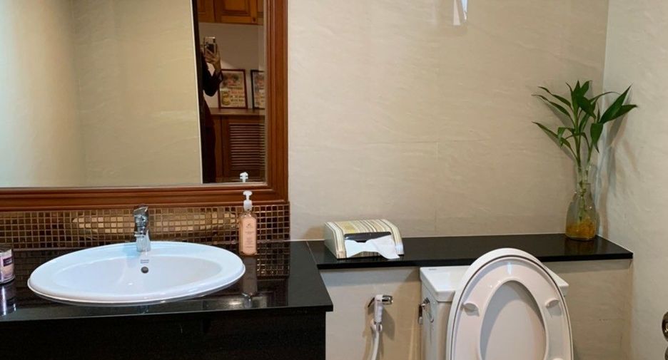 For rent 3 bedrooms apartment in Watthana, Bangkok