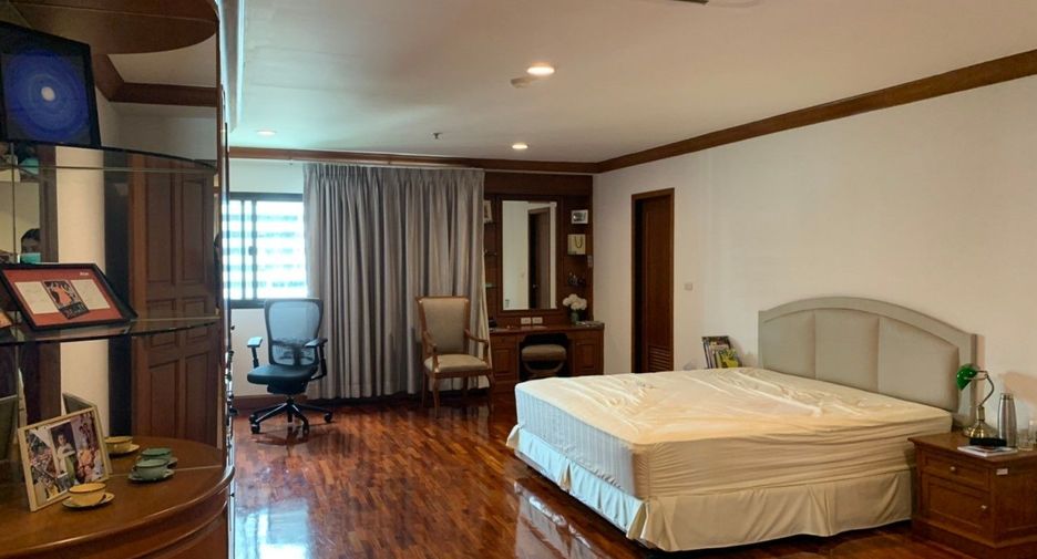 For rent 3 bedrooms apartment in Watthana, Bangkok