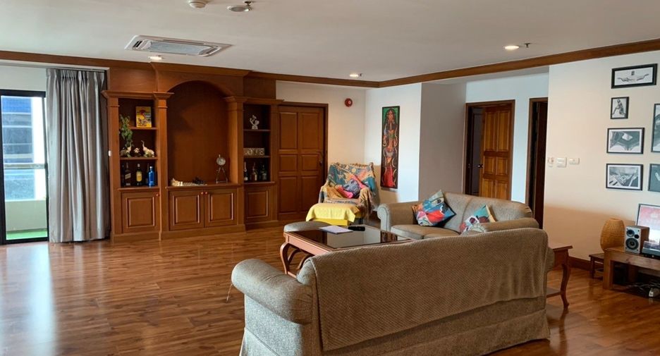 For rent 3 bedrooms apartment in Watthana, Bangkok
